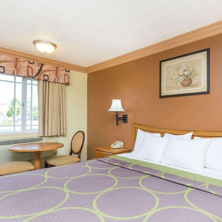 Super 8 By Wyndham Azusa Exterior photo